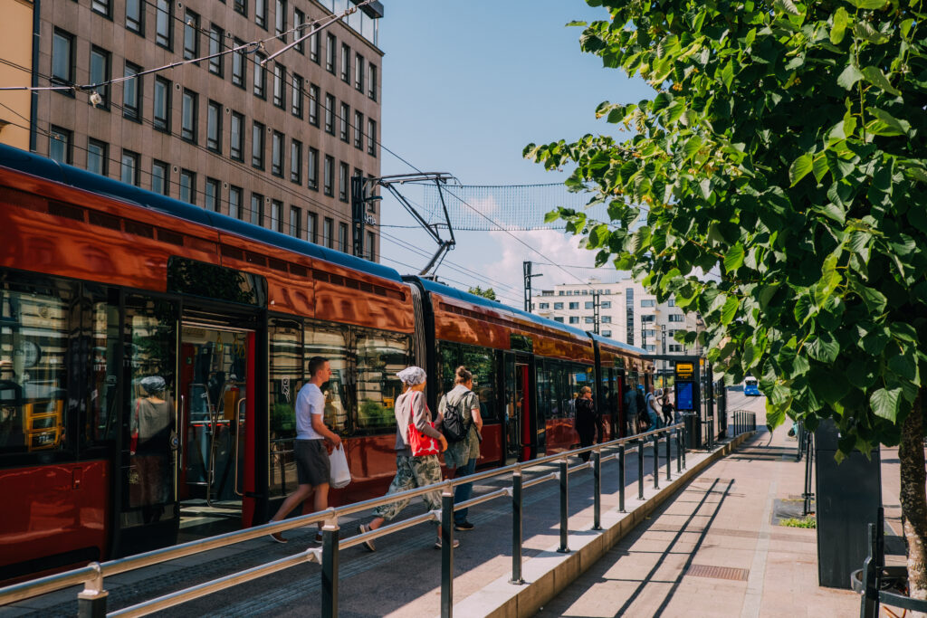 Tampereen Ratikka Koskipuiston pysäkillä