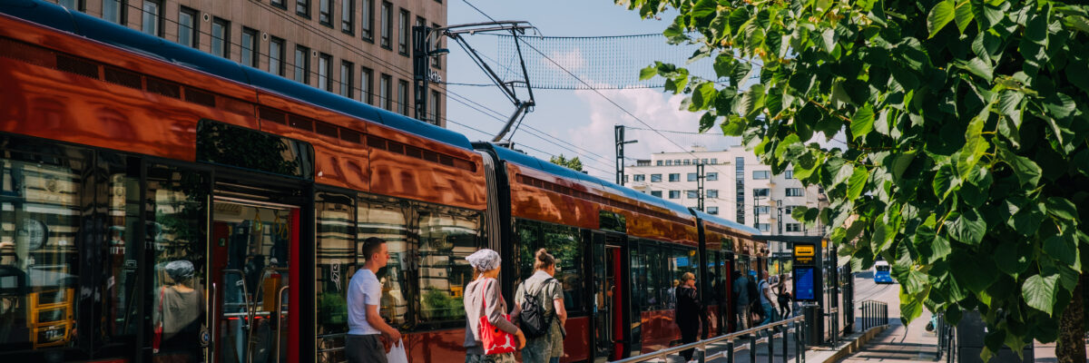 Tampereen Ratikka Koskipuiston pysäkillä