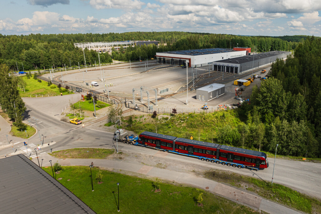 Tampereen Ratikan 21. vaunu saapui Ratikan varikolle 26. heinäkuuta 2024.