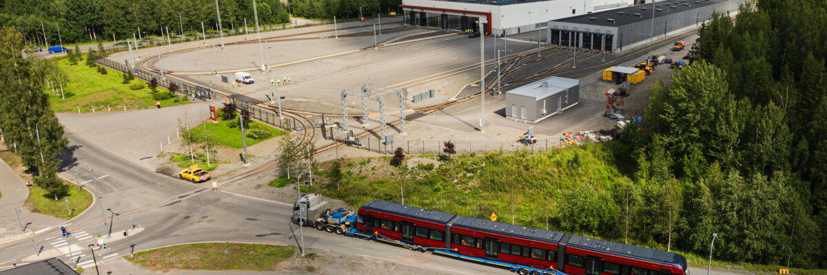 Tampereen Ratikan 21. vaunu saapui Ratikan varikolle 26. heinäkuuta 2024.