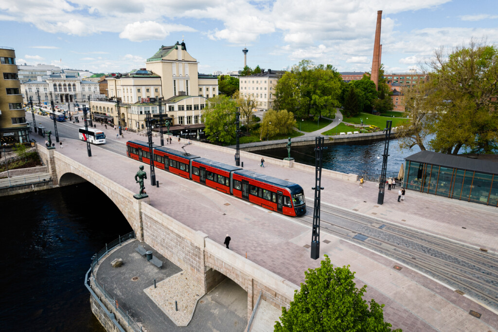 Havainnekuva 47-metrisestä Tampereen Ratikasta