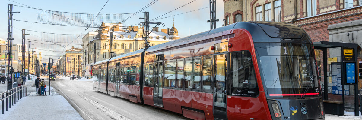 Lyyli - Lajinsa ensimmäinen raitiovaunu Keskustorin pysäkillä